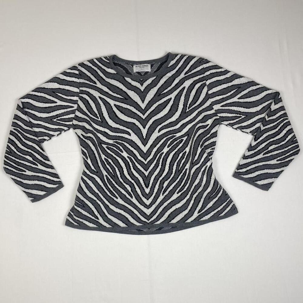 Alfred Dunner Y2K grey and white streetwear sweater